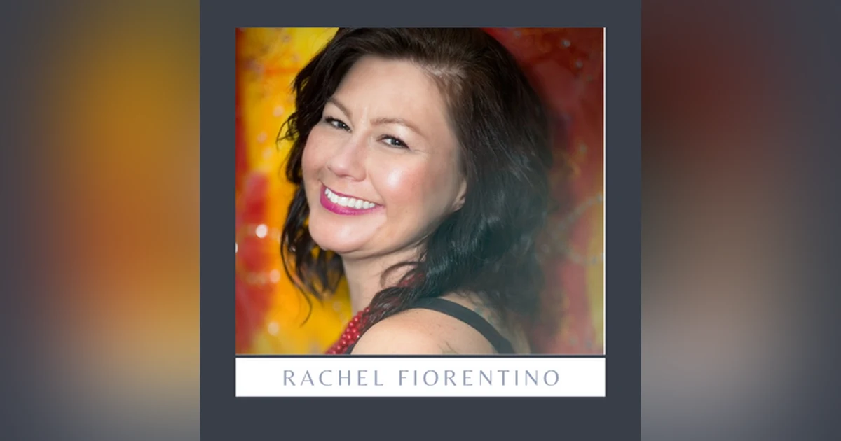 How does Rachel Fiorentino apply philosophy and psychology to her Tarot readings?