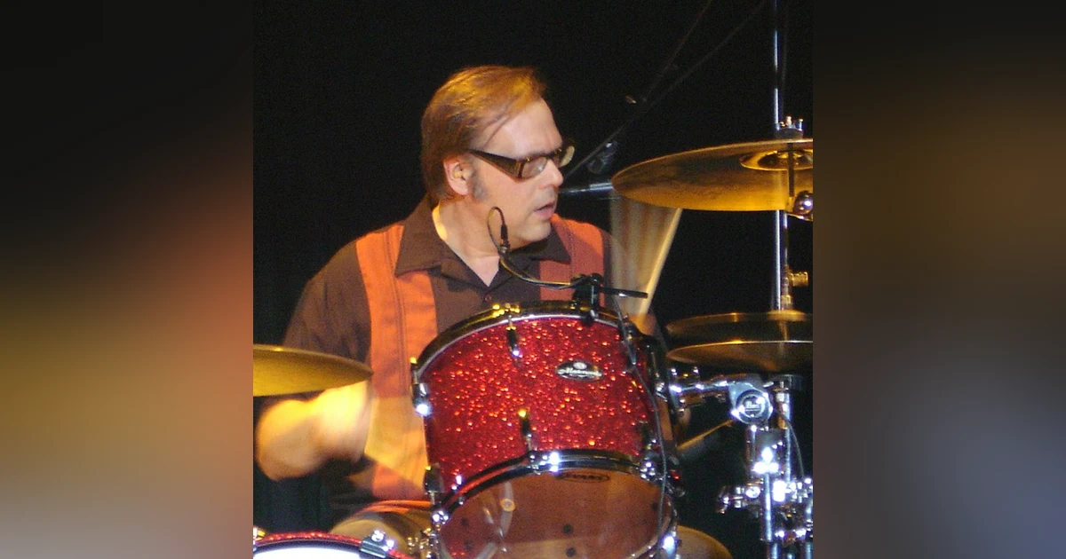 Episode 81: Fluxedo Junction Radio - 5/18/24 (Dennis Diken of The Smithereens)