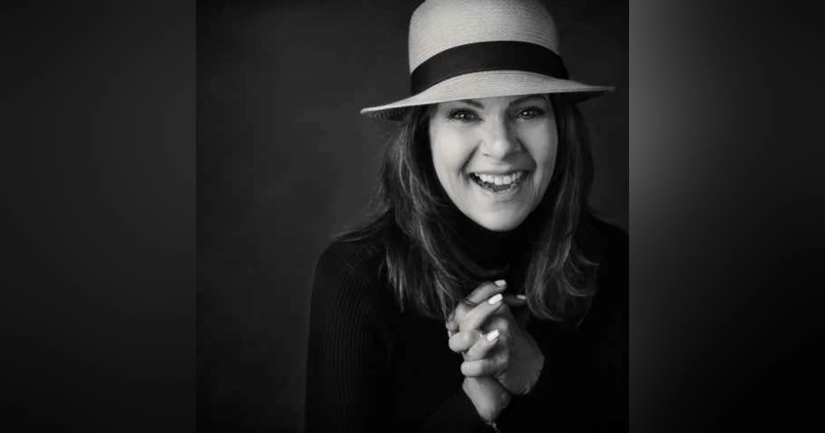 Season 3 - Episode 44 - Eva Almos