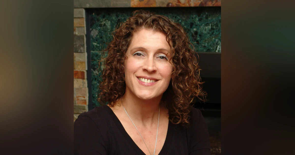 Hannah Mary McKinnon, Author