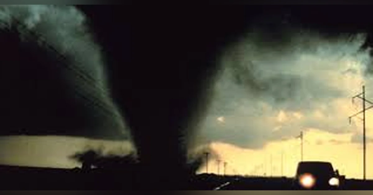 TORNADO!: HOW TO SURVIVE:  REMEMBERING THE 2011 SUPER  OUTBREAK