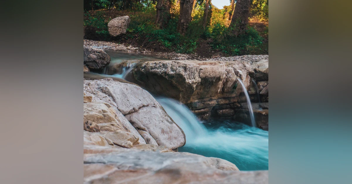 Soothing Flow: Running Water Soft Relaxation Sounds for Deep Sleep, Studying, and Focus - 8 Hours of White Noise
