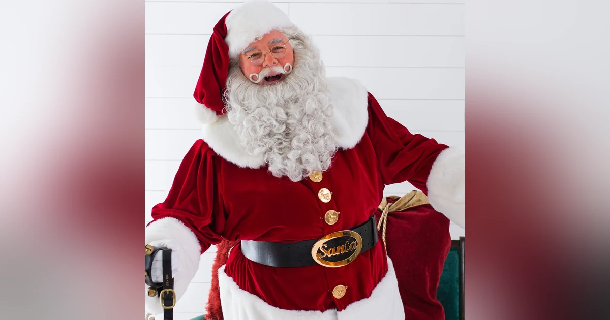 Episode 93. The Singing Santa Has Been Performing for 37 Years