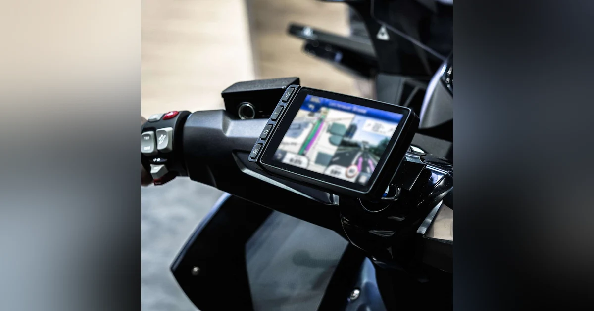 Motorcycle Navigation in 2026: Phones, GPS, and Remote Screens
