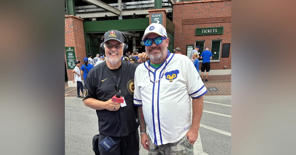 S1 E112  CHICAGO CUBS FAN STORIES FROM OUTSIDE WRIGLEY FIELD