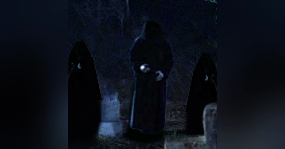 La Procesión En El Cementerio Historias De Terror - REDE