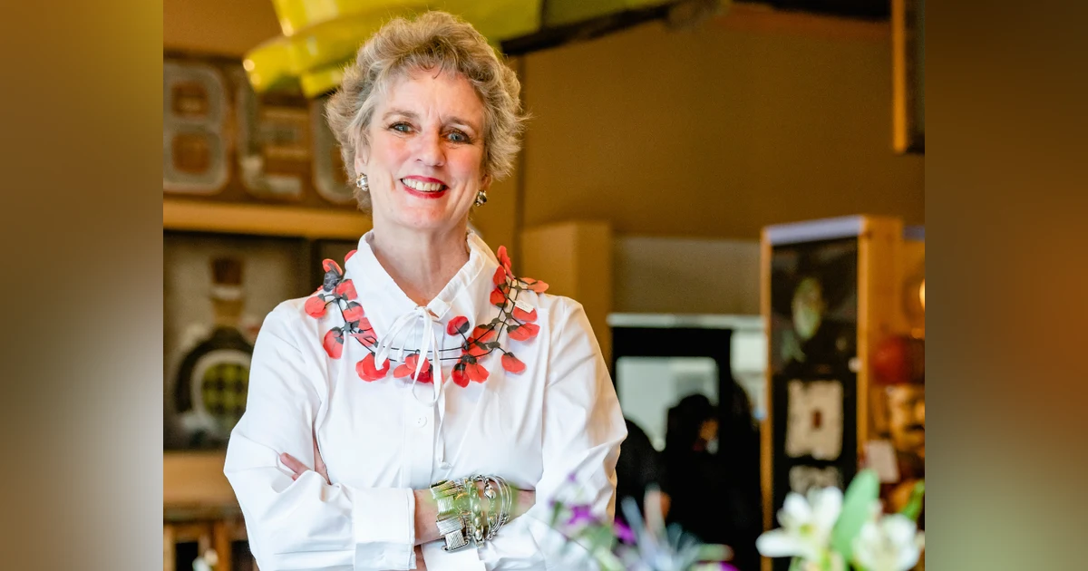 EP 182: REPLAY: ONE HECK OF A RETAIL SHOPPER WITH MARY LIZ CURTIN