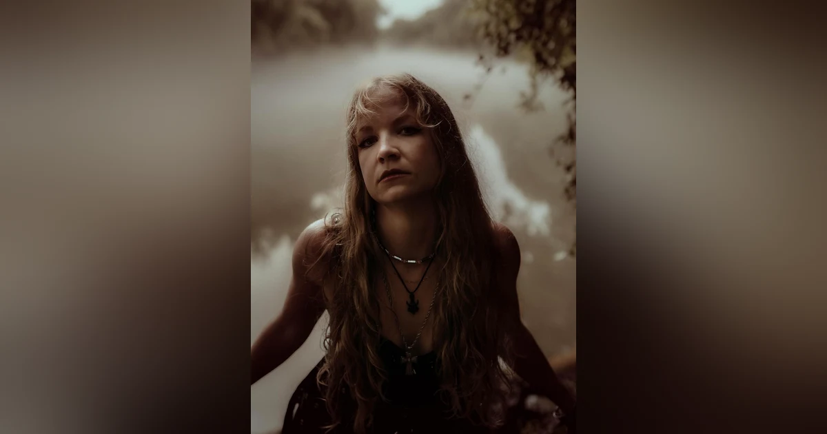 Live from Songbirds Studio Elizabeth Saulsbury
