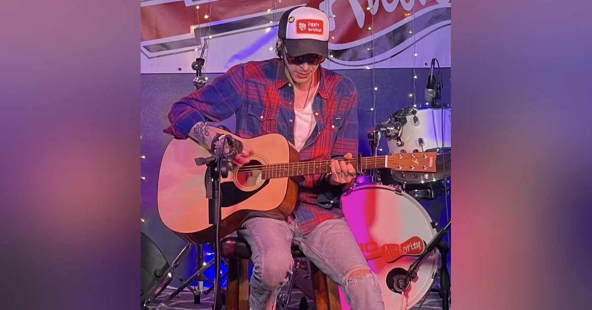 Live from the Bird's Nest Andrew from The Young Rockets