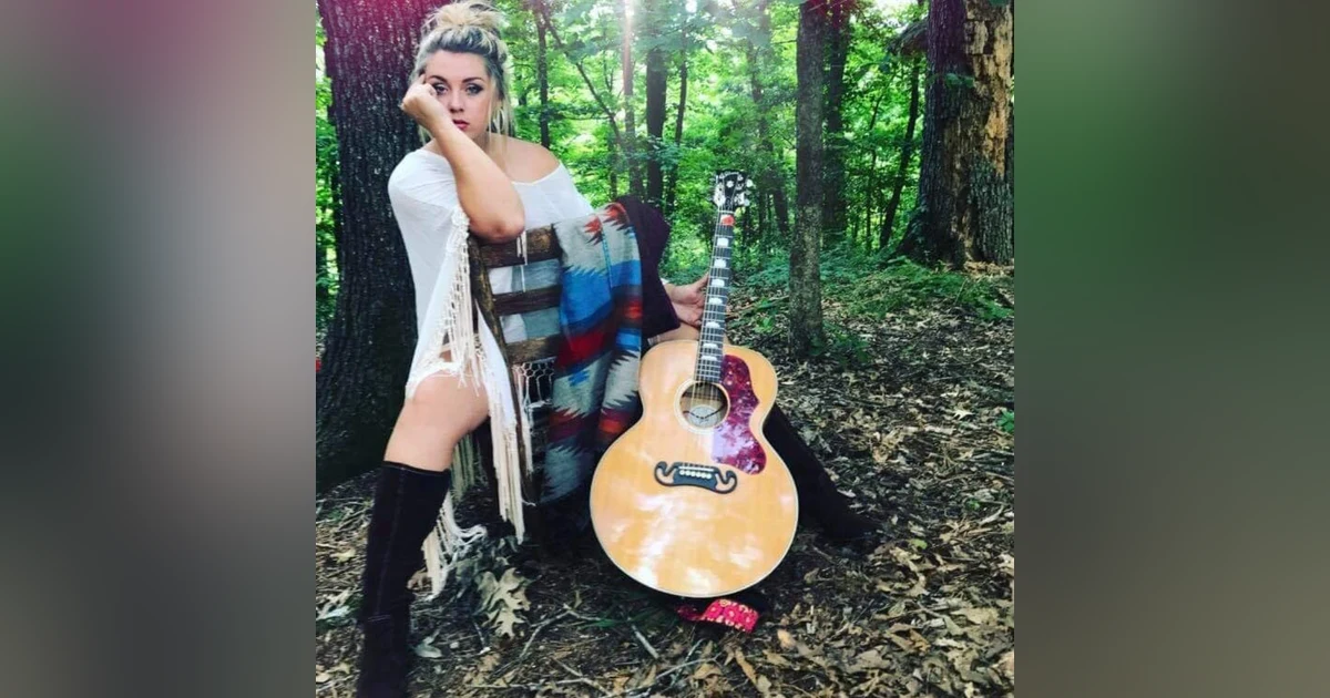 Episode 11: Chloe Litton live from The Oakhouse