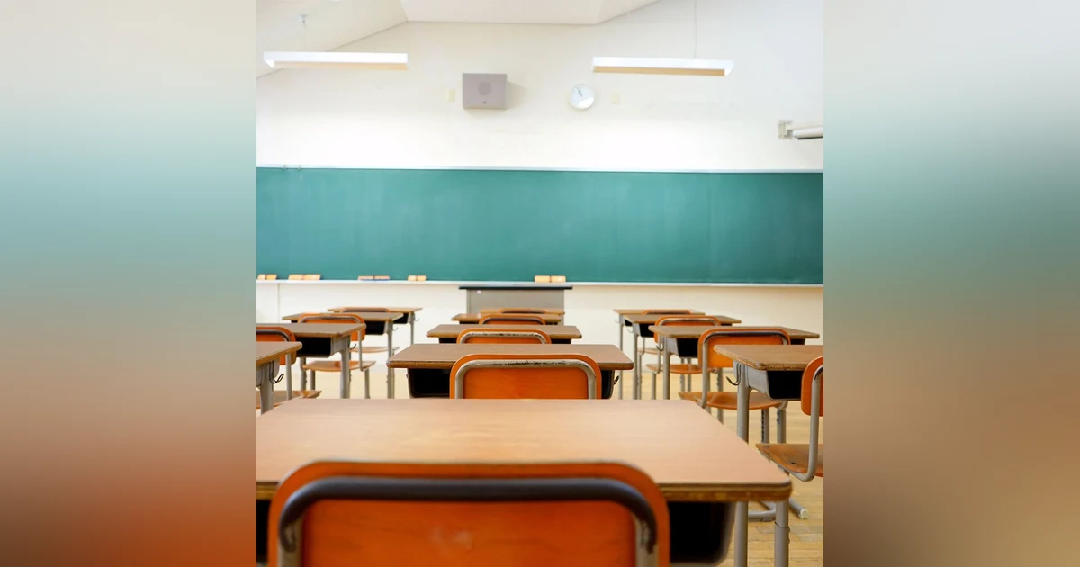 Las noticias de Herrero: Madrid pide que estudiantes de 3º de Matemáticas e Ingeniería puedan dar clase en colegios