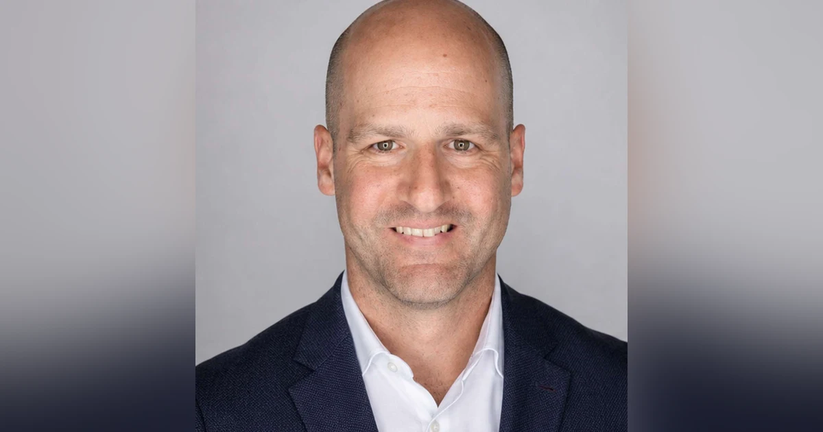 How to Make Hotels More Profitable and More Human - Alex Cabañas