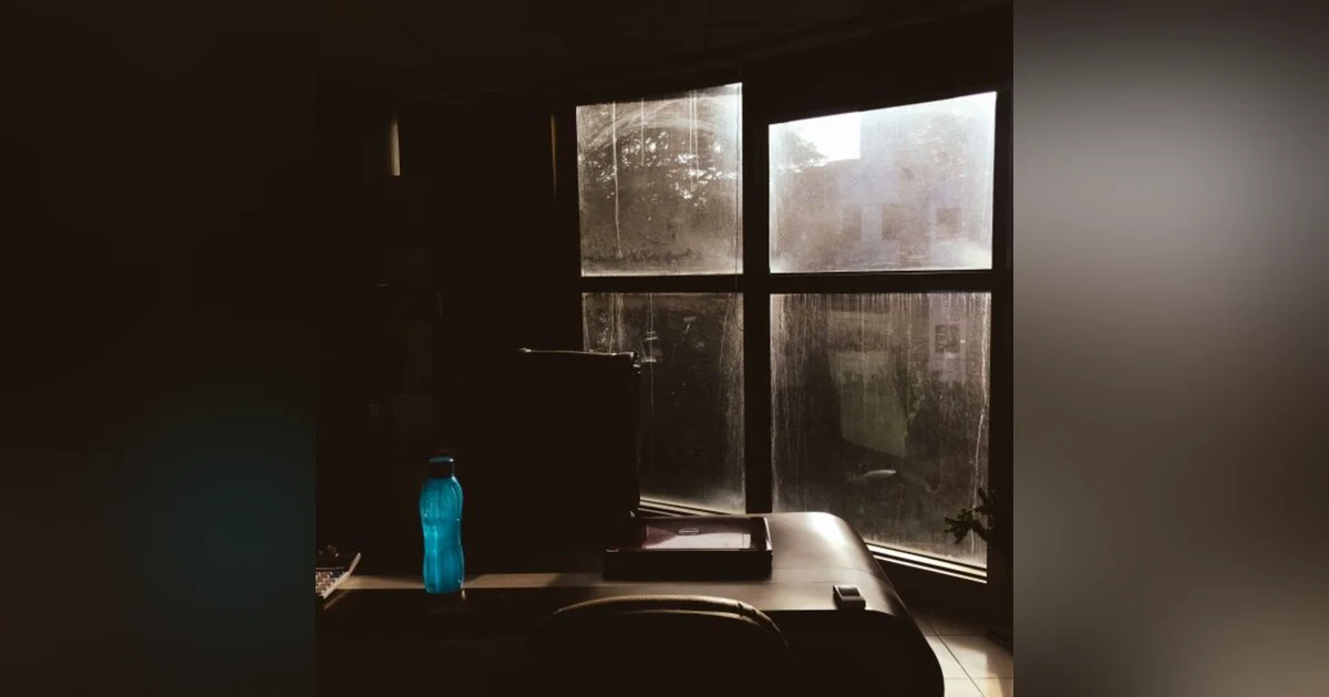 Sonido de lluvia en techo de metal, para dormir relajado