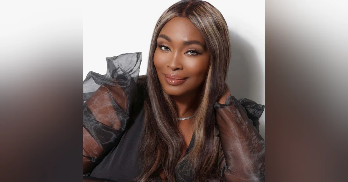 Kim Baker - Beauty Beyond Trends: Mastering Makeup for Mature Skin