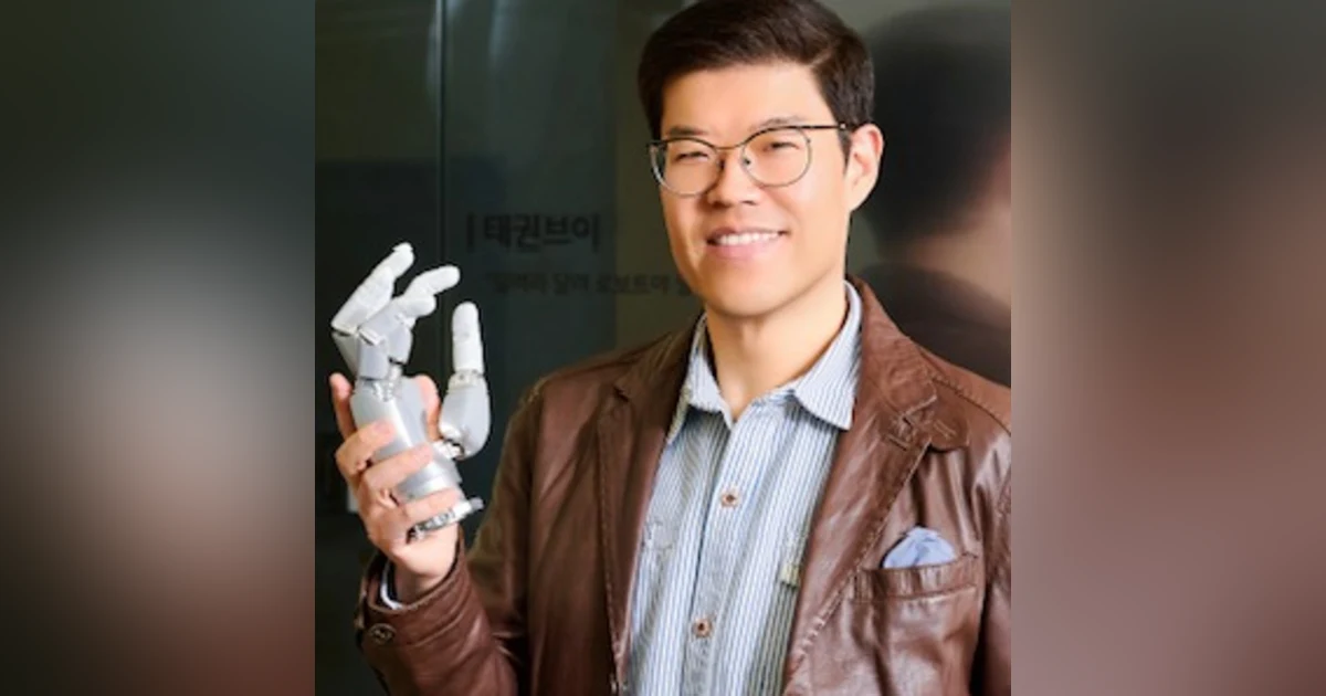 Dexterity night in San Francisco: Physical AI meets the Robotic Hand. Talking with Dr. Junghee Ryu, CEO of RLWRLD.