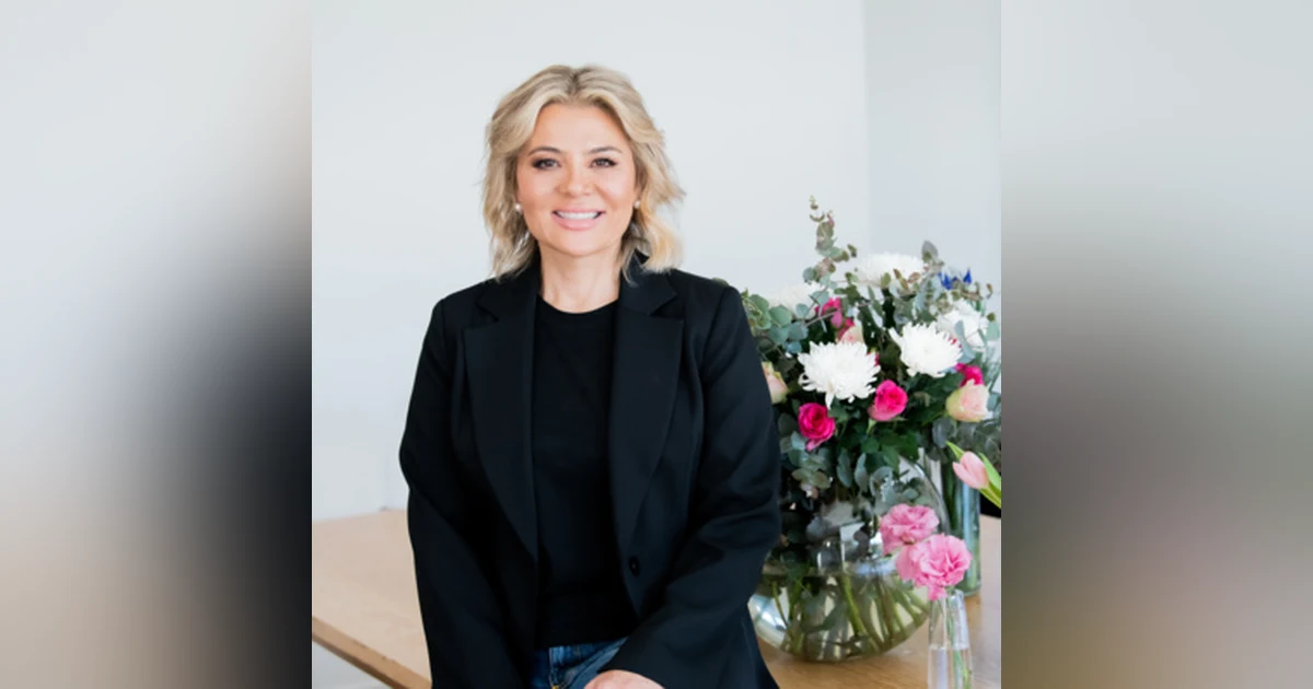 #198 - How LinkedIn Can Help Your Personal and Corporate Branding - Mary Henderson