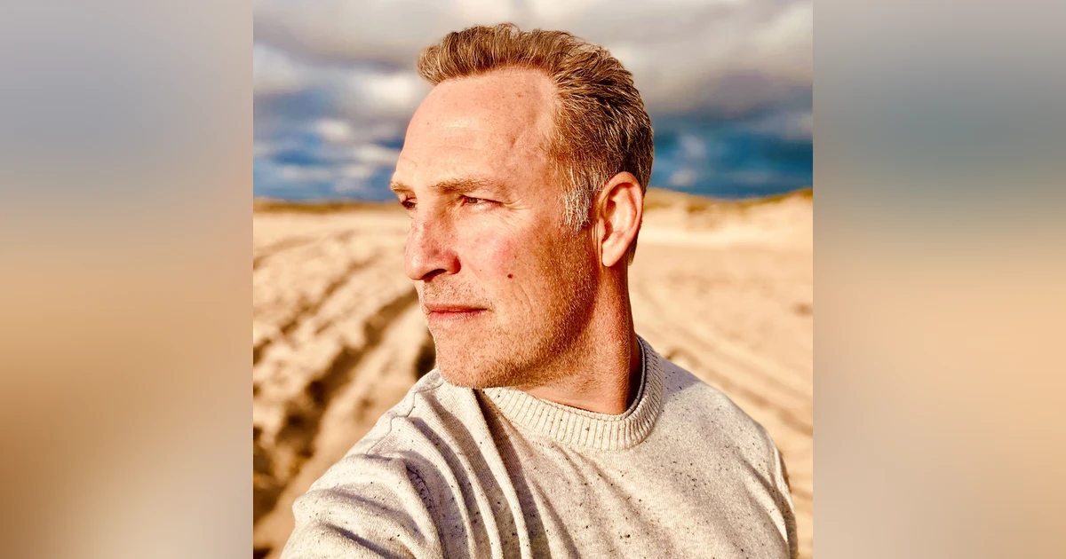 Mindfulness In Motion With Qigong; Lee Holden