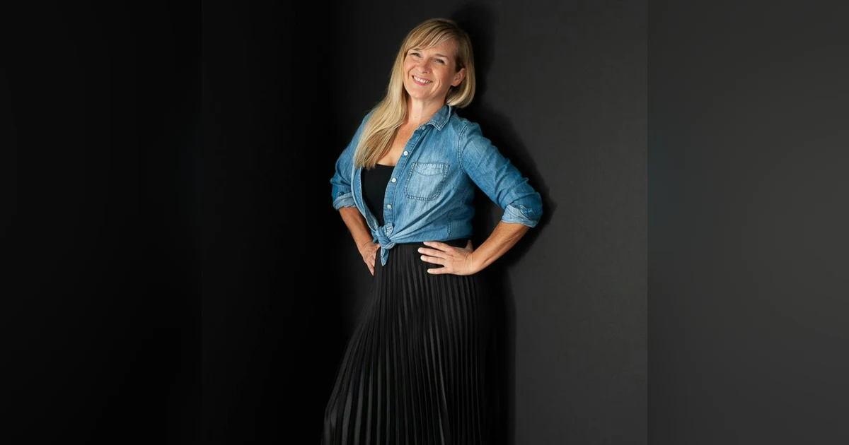 Secrets to Organized Living, Untangling Diet Myths, The Smile Spectrum & Tunes to Uplift Your Soul