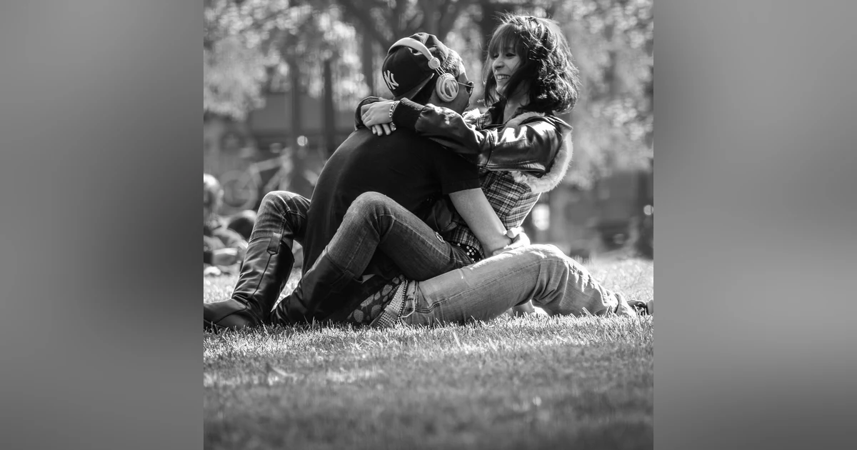 No Weak Knees! (Why you should stay away from some people) - Suzie The Dating Diva Sept 14 2021
