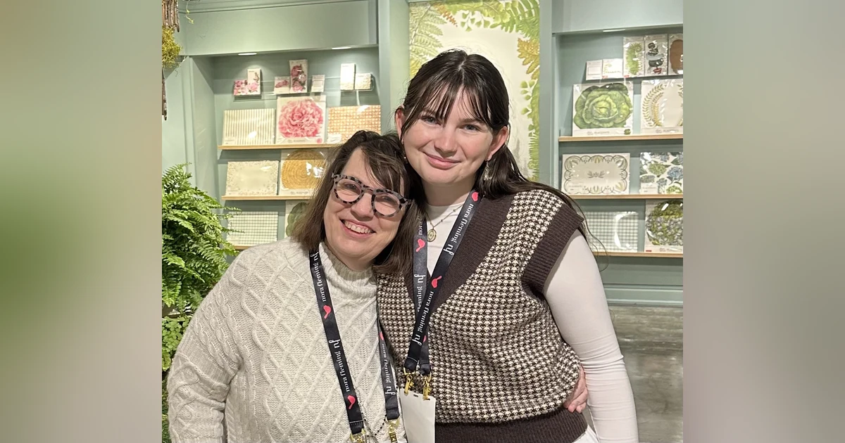 EP 253: WHAT IT TAKES TO CREATE A STORE CUSTOMERS REMEMBER WITH BARBARA & JILLIAN