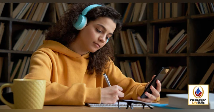 image for Headphones vs Speakers for Delta Waves Sleep Audio: Which Is Better?