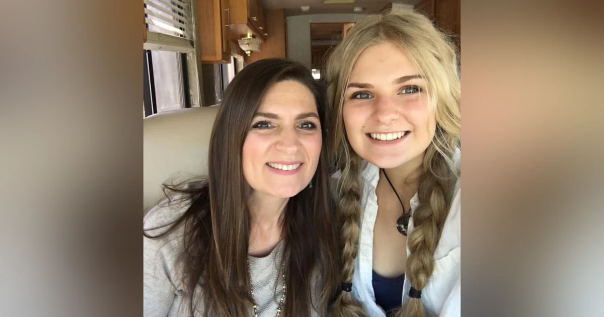 Olivia and Michelle Williams live from "The Digital Bird's Nest"