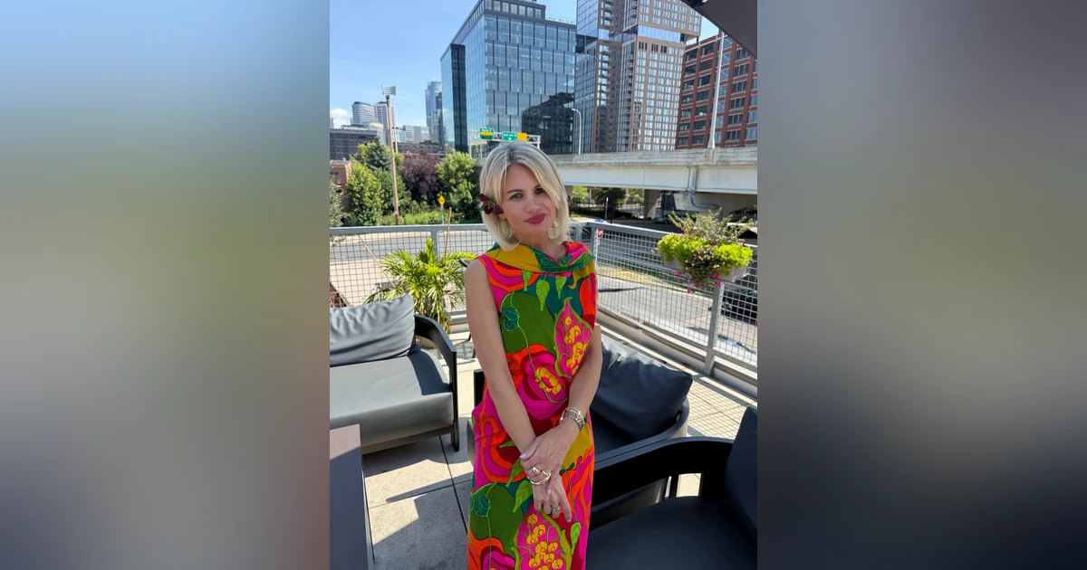 EP 247: FINDING CONFIDENCE THROUGH STYLE WITH LESLIE FIRKINS