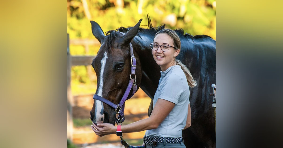 From House Calls to Dolphins: Dr. Amanda Pinder’s Veterinary Journey (Replay)