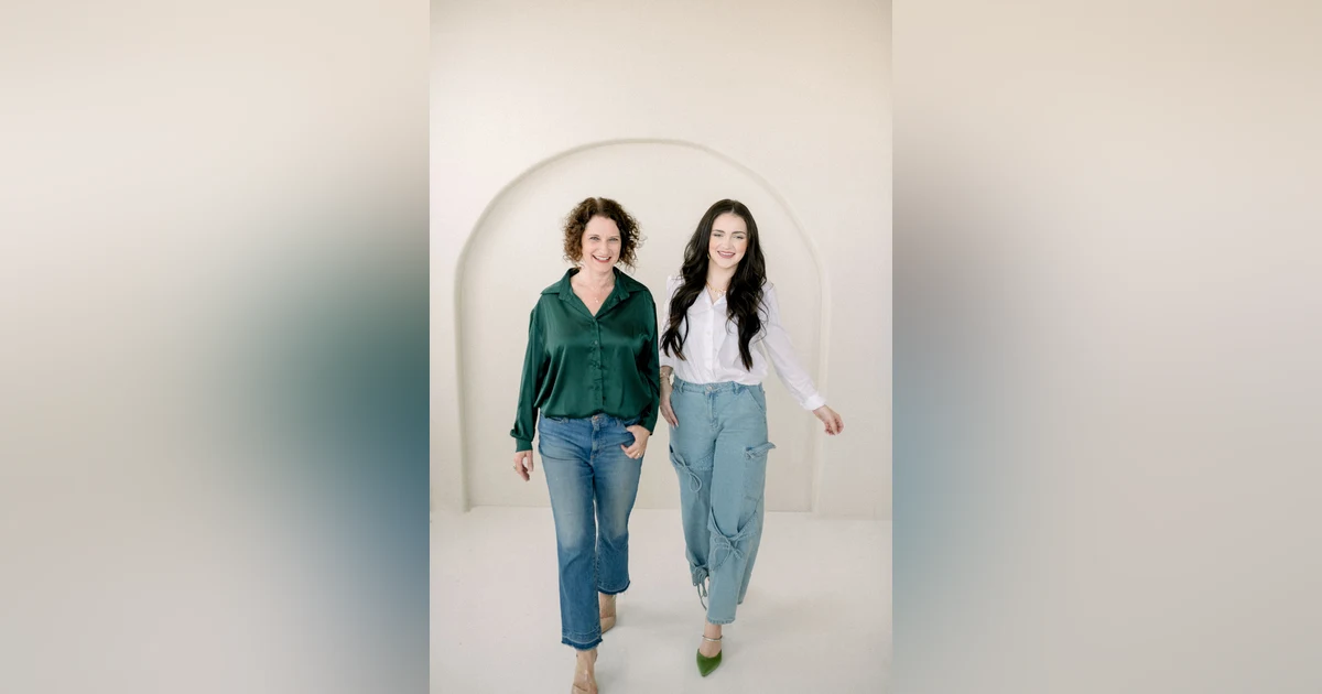 EP 201: ALL HANDS ON DECK WITH SARA VASKOV AND BAILEY WEAVER