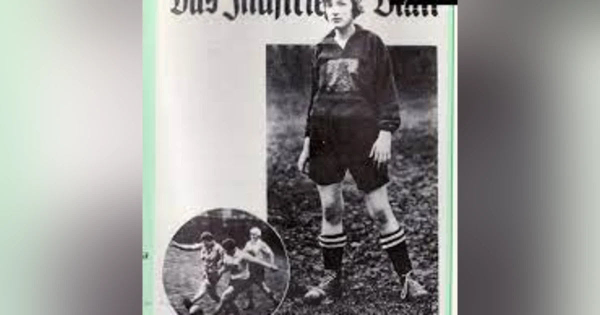 Lotte Specht and Damen Fussball
