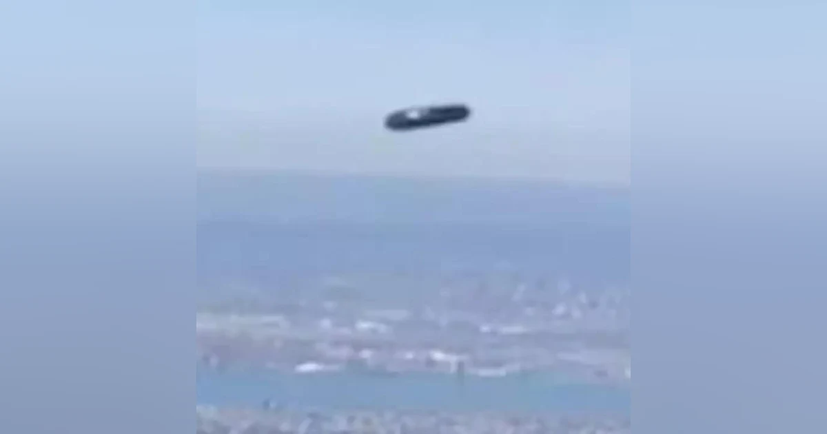 S9: UFO News - Airline Passenger Captures Clear Photo of UFO During Flight Over New York City
