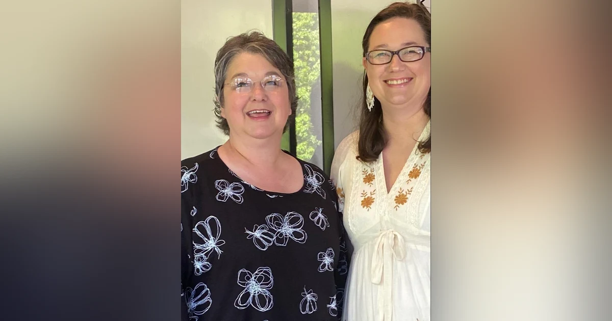 EP 217: REVIVING SMALL TOWNS THROUGH RETAIL & ARTISTRY WITH LANNA TRANTHAM & JANET CALHOUN