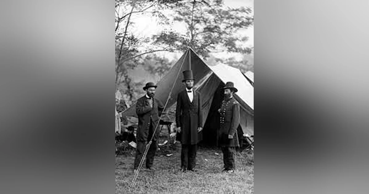 A PINKERTON STANDS TALL  THE EXPLOSIVE STORY OF HOW ONE MAN STOOD UP TO POLICE CORRUPTION IN HAWAII