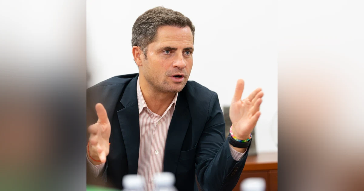 Editorial Luis Herrero: Borja Cabezón, íntimo de Sánchez, usó empresas falsas y testaferros para eludir impuestos