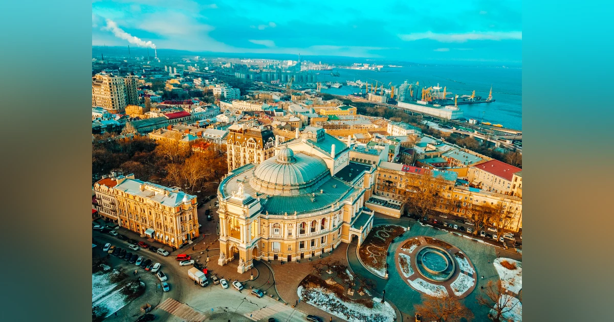393 Writers in Odessa, Ukraine's "Black Sea Pearl" | PLUS Margot Reads Boswell