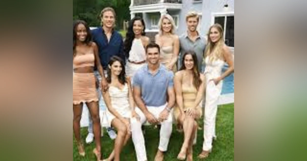 Summer House Extravaganza!  Interview with the producer of Summer House and Family Karma Ian Gelfand! Plus, we recap the season 5 Summer House trailer!