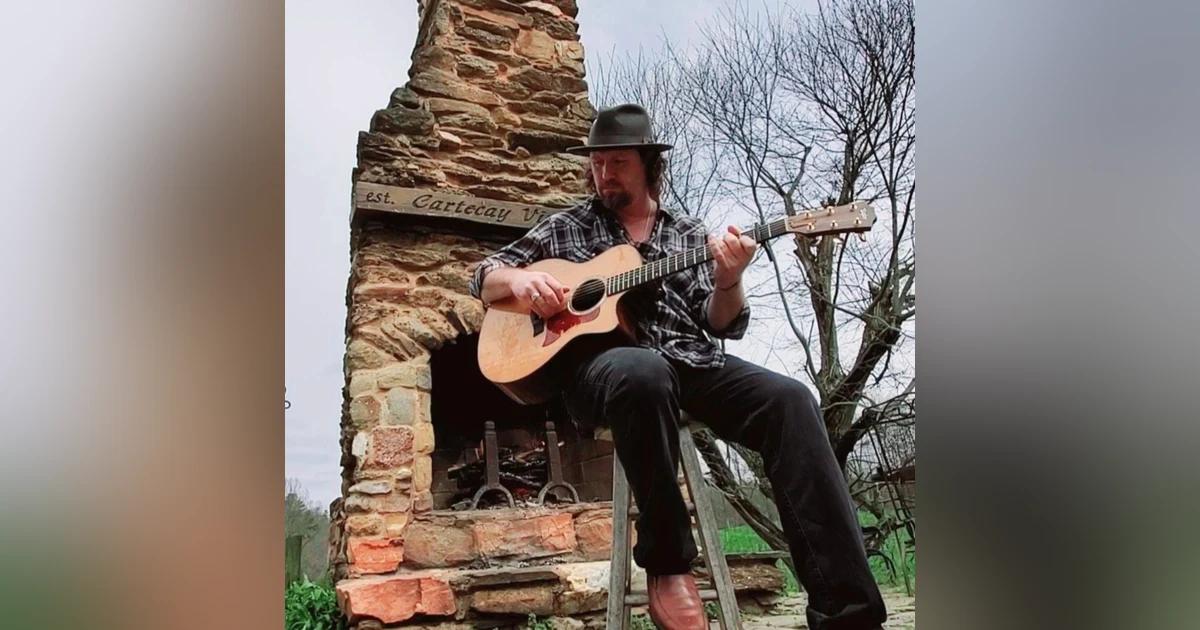 Thomas Hinds Live in the Songbirds Studio