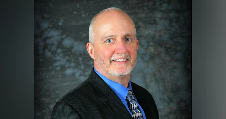 image for Transforming Corporate Experience into Entrepreneurial Success: Mike Gross's Consulting Journey
