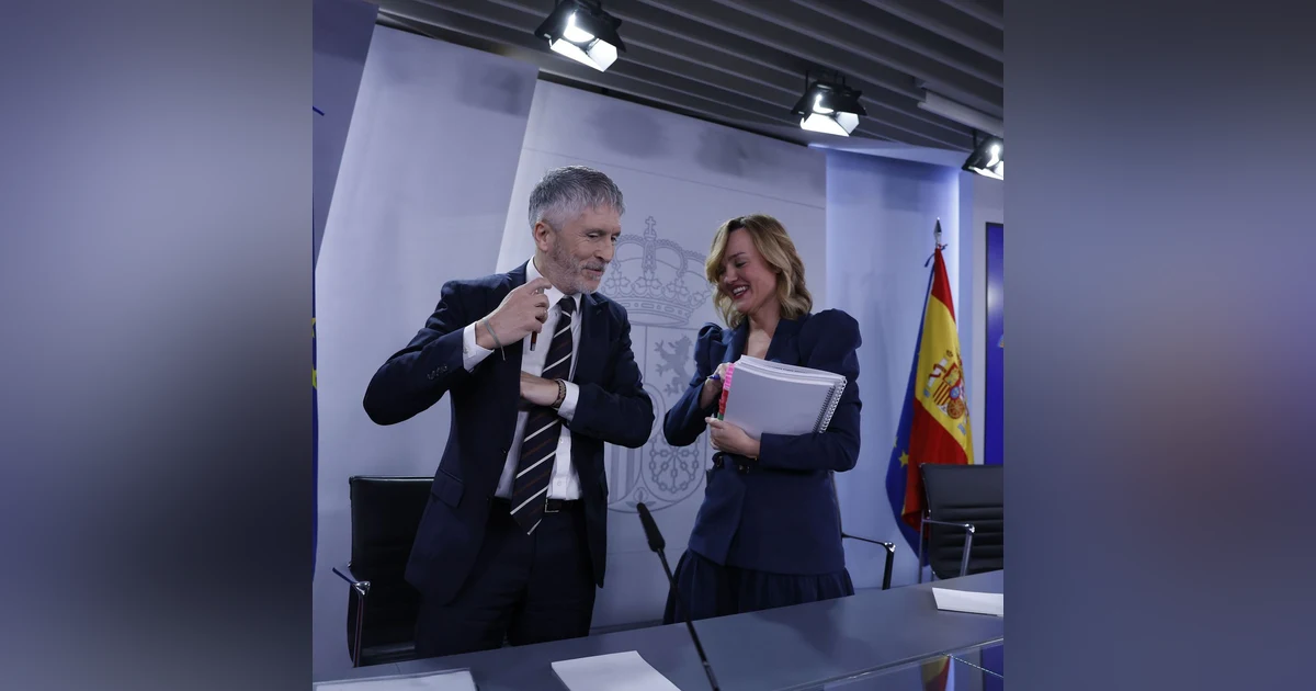 En este país llamado España: El Rey habla de la separación de poderes y el sanchismo acusa al Supremo de prevaricar