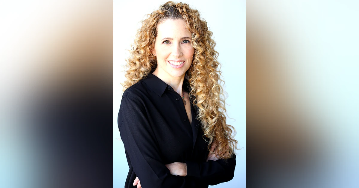 EP 14: CREATOR & AUTHOR OF THE 52-WEEK JOURNAL SERIES - MINDI MILLER