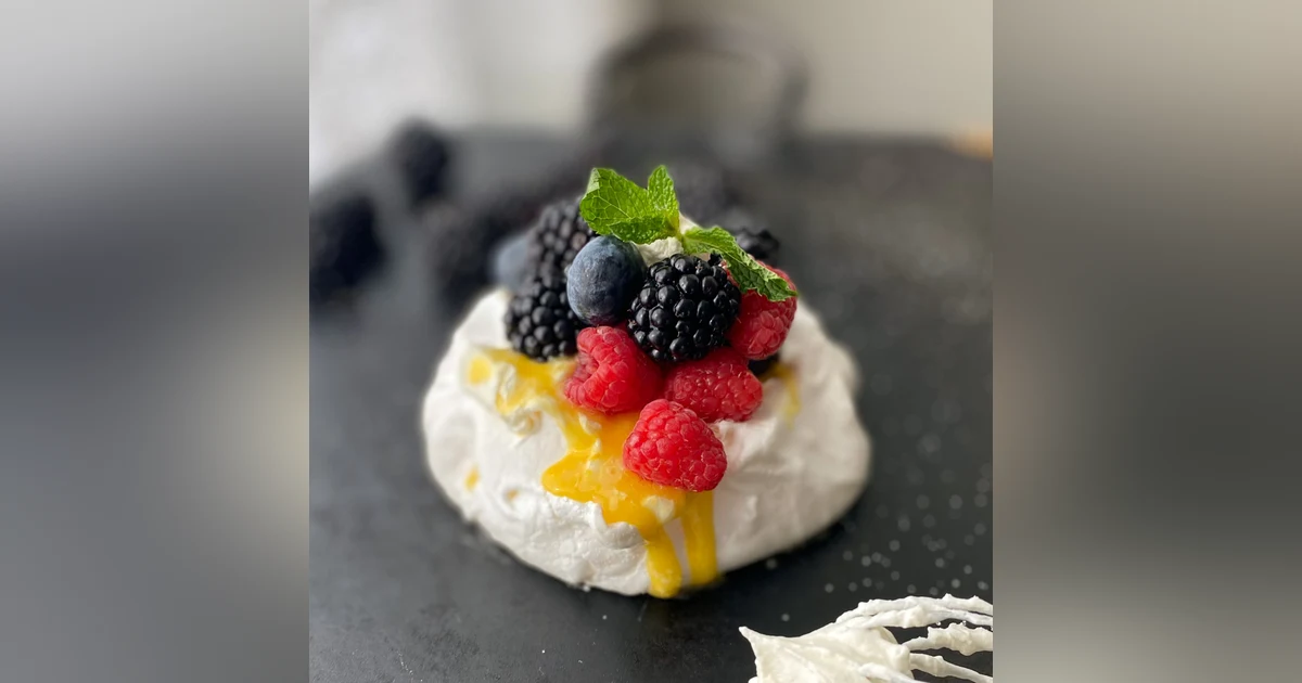 Pavlova with Lemon Curd and Berries